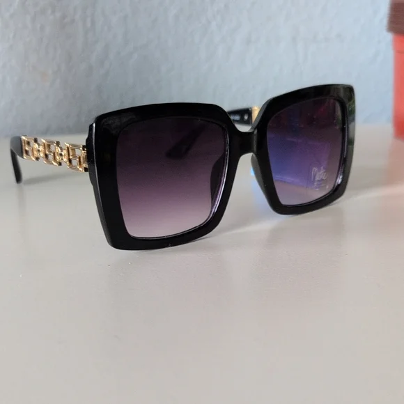 Bob Mackie Oversized Lilac Purple Quilted Geometric Arm Gold Accent Sunglasses Bob Mackie Sunglasses for Women Deals - New and used pre  main image 4